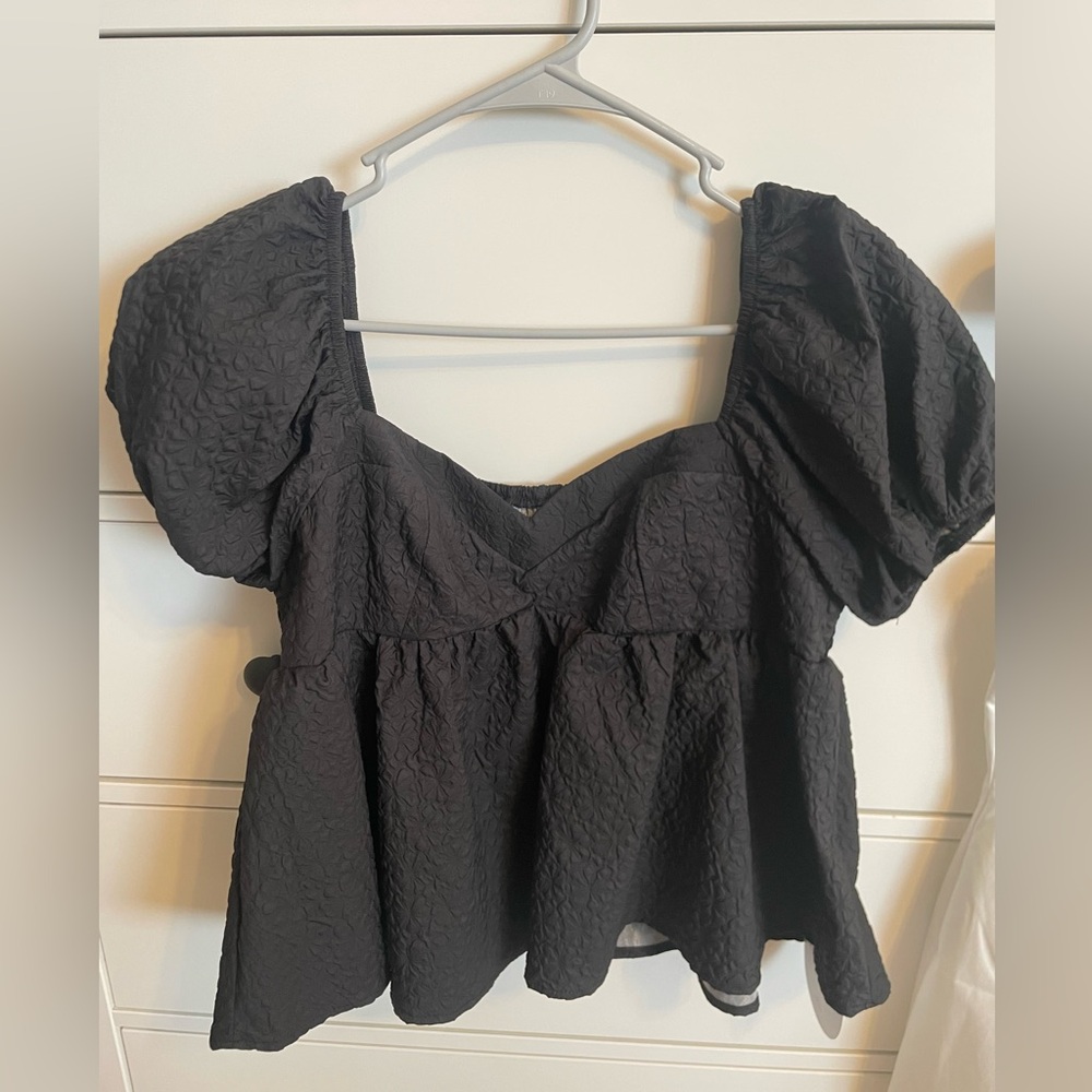 NWT Black Puff Sleeve Top
